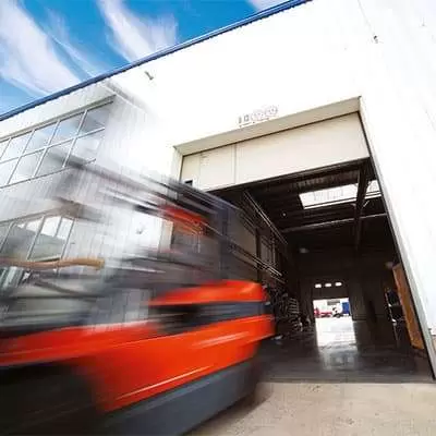 Промышленные ворота цвета слоновая кость