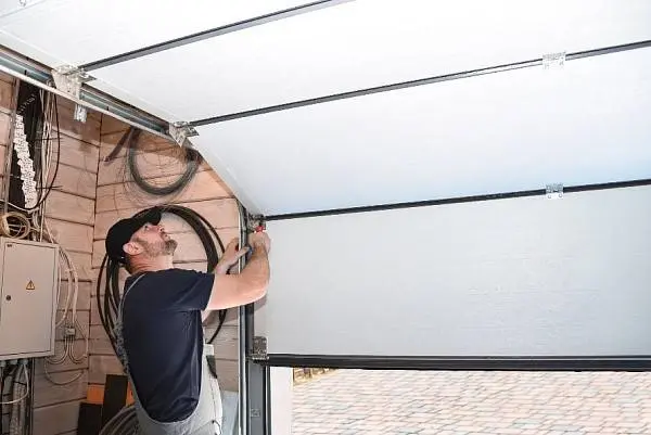 Скидка 50% на монтаж при покупке секционных ворот