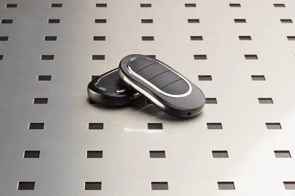 Два пульта в подарок при покупке гаражных ворот Prestige