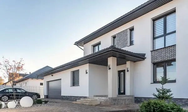 Новогодняя акция: до конца года скидка 5% на роллетные системы и секционные ворота «АЛЮТЕХ»